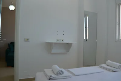 One Bedroom Apartment With Sea View - 060