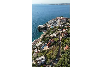 Villa Meminaj With Sea View & Garden