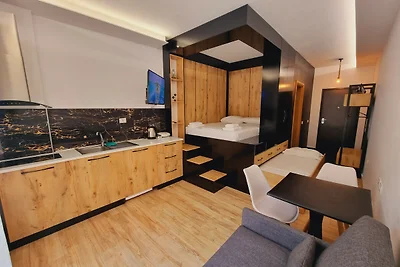 Teo Deluxe Studios - Triple Balcony Studio...