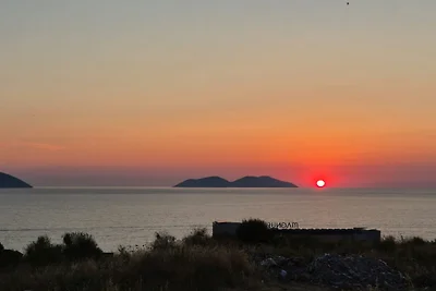 Mirka - Vlora Sunset Apart.