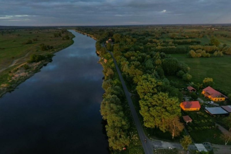 Blick von oben, es ist das kleine  gelbe Haus rechts