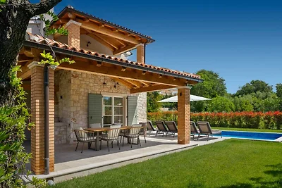 Villa Petra - Landestypischer Stil mit Pool