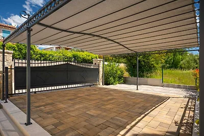 Villa Petra - Landelijke stijl met zwembad