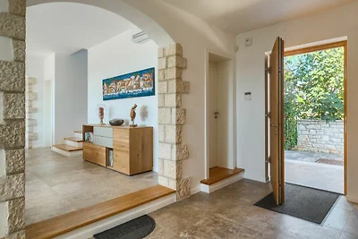MEDITERANE VILLA SIROK MET ZWEMBAD EN SAUNA