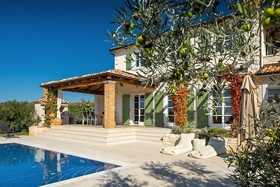 MEDITERANE VILLA SIROK MET ZWEMBAD EN SAUNA