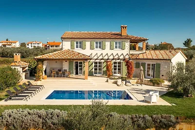 MEDITERANE VILLA SIROK MET ZWEMBAD EN SAUNA