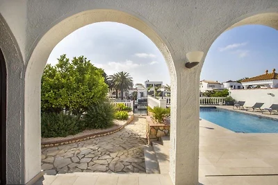 Villa am Kanal 5SZ 5BZ Pool 20m LP Option Motorboot