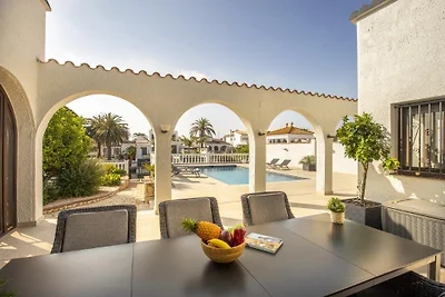 Villa am Kanal 5SZ 5BZ Pool 20m LP Option Motorboot