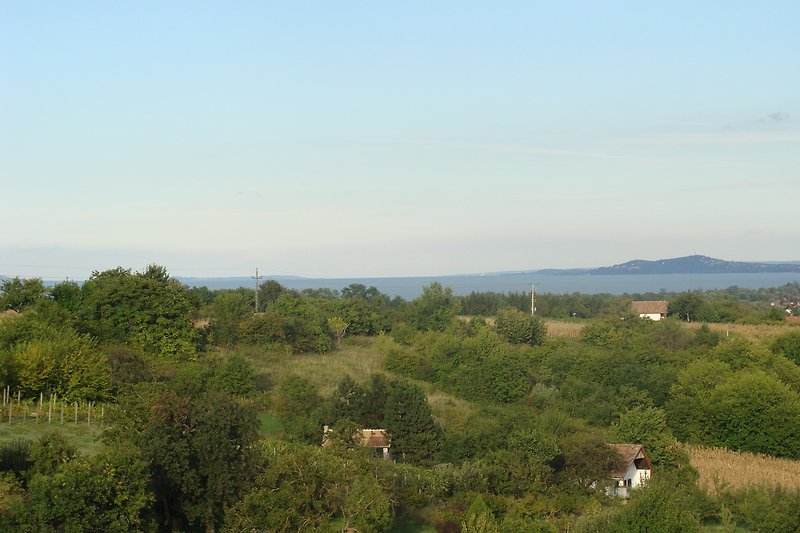 unverbauter Blick von der 2. Terrasse auf den Balaton