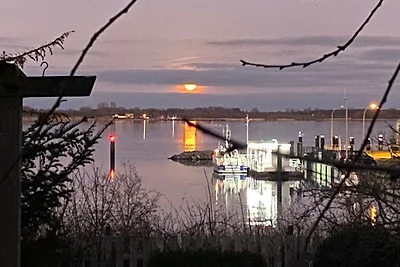 Reetdachhaus mit Wasserblick Garten und Kamin