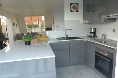 Luxuriöses Ferienhaus im Villapark Zeeland Village in Scharendijke