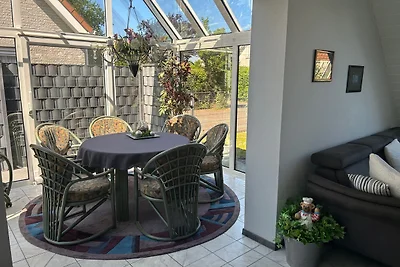 Luxuriöses Ferienhaus im Villapark Zeeland Village in Scharendijke
