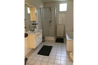 Watervilla met eigen aanlegsteiger aan het water