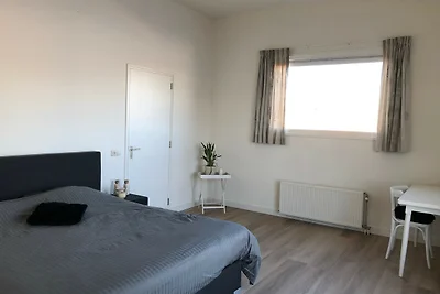 Watervilla met eigen aanlegsteiger aan het water