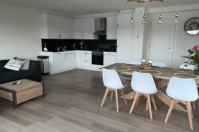 Watervilla met eigen aanlegsteiger aan het water