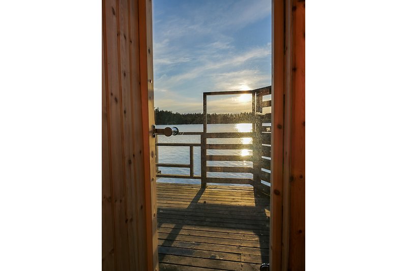Blick aus der neuen Sauna auf den See