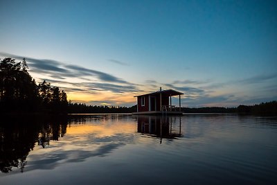 Casa de vacaciones directamente en el lago con barco