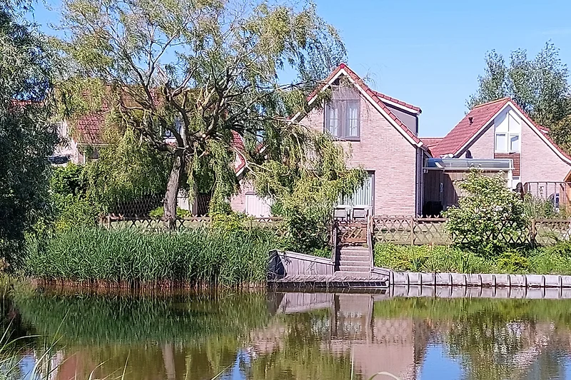 Haus direct am Wasser mit eigenem Stieg