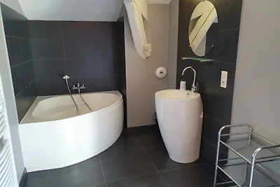 COACH-HOUSE PORTOS