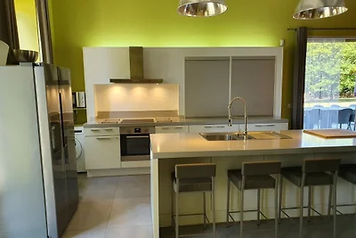 COACH-HOUSE PORTOS