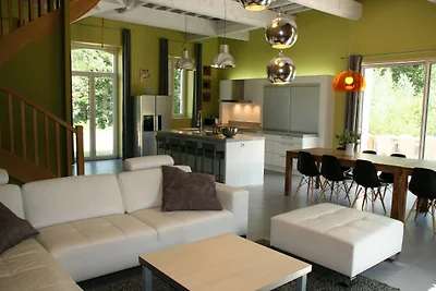 COACH-HOUSE PORTOS