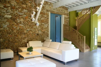 COACH-HOUSE PORTOS