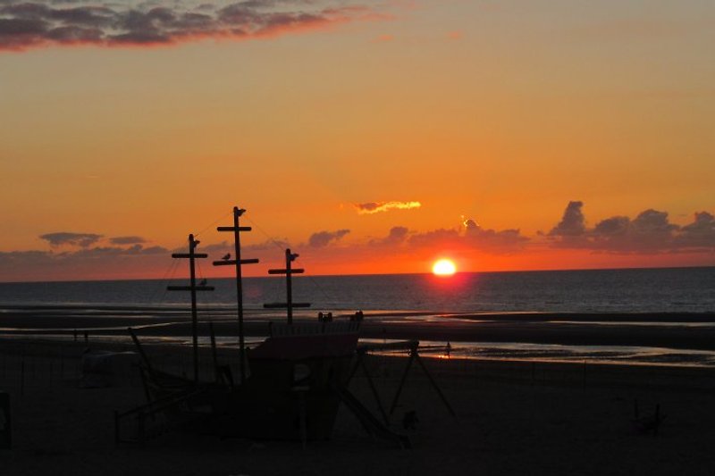 Sonnenuntergang am Strand  von De Haan