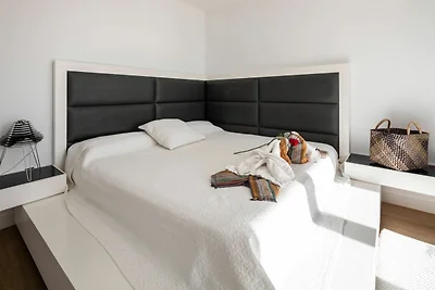 Chic and stylish villa in Roca Llisa