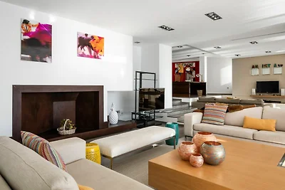 Chic and stylish villa in Roca Llisa