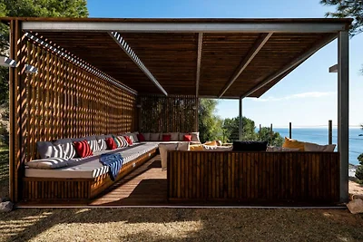 Chic and stylish villa in Roca Llisa