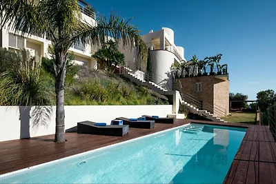 Chic and stylish villa in Roca Llisa