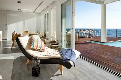 Chic and stylish villa in Roca Llisa