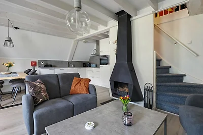 De Steenhoeve - 6 persoons vakantiehuis aan een visvijver op vakantiepark 't Hooge Holt