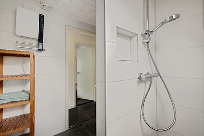 De Steenhoeve - 6 persoons vakantiehuis aan een visvijver op vakantiepark 't Hooge Holt