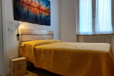 Appartamento a Lazise sul Lago di Garda con Piscina e Giardino