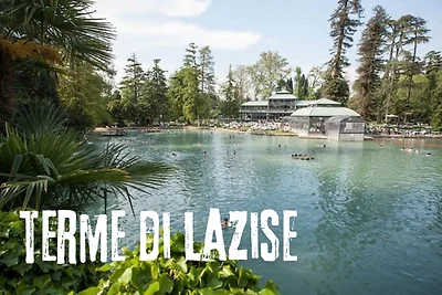 Appartamento a Lazise sul Lago di Garda con Piscina e Giardino