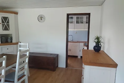Ferienhaus am Wasser mit Boot und Whirlpool