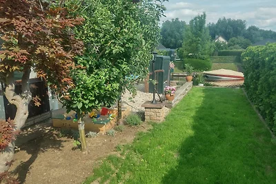 Ferienhaus am Wasser mit Boot und Whirlpool