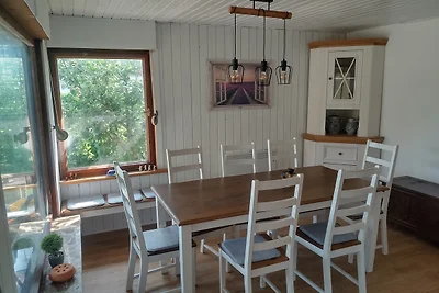 Ferienhaus am Wasser mit Boot und Whirlpool