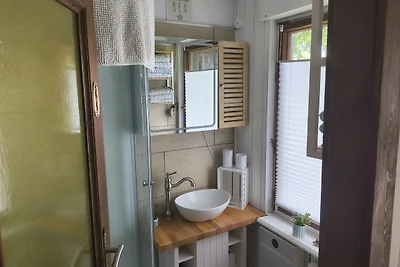 Ferienhaus am Wasser mit Boot und Whirlpool