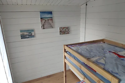 Ferienhaus am Wasser mit Boot und Whirlpool