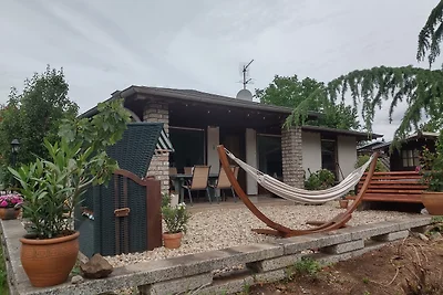 Ferienhaus am Wasser mit Boot und Whirlpool