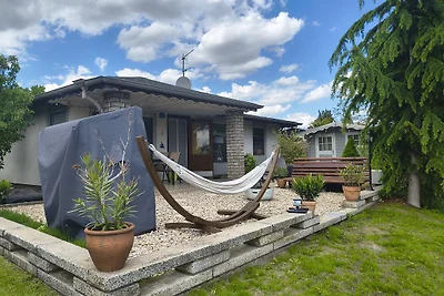 Ferienhaus am Wasser mit Boot und Whirlpool