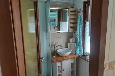 Ferienhaus am Wasser mit Boot und Whirlpool