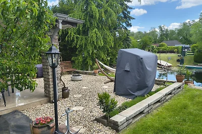 Ferienhaus am Wasser mit Boot und Whirlpool
