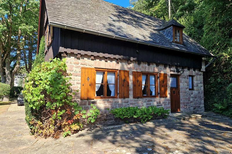 Dit is de tuinzijde van het huisje. Het hele huis is gebouwd op het zuiden dus als er zon is dan is er de hele dag zon!