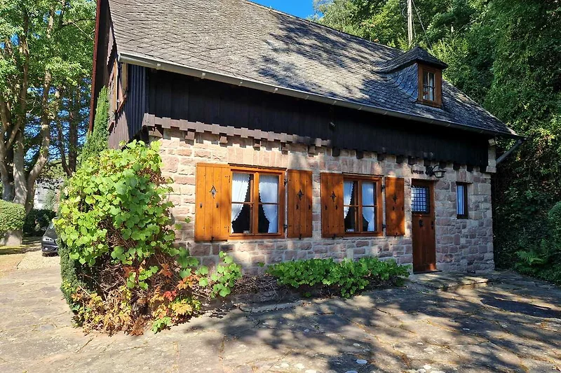 Dit is de tuinzijde van het huisje. Het hele huis is gebouwd op het zuiden dus als er zon is dan is er de hele dag zon!