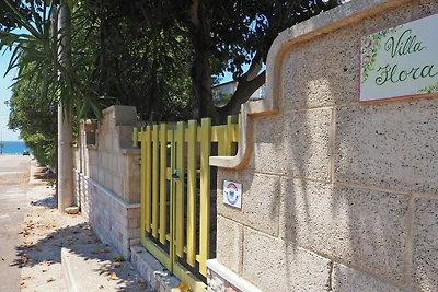 Villa Flora 8/9 posti letto a 50 mt. dal mare