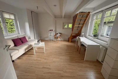Tolles Holzhaus am Stadtrand Berlins, 700qm Garten, extra Gartenhaus