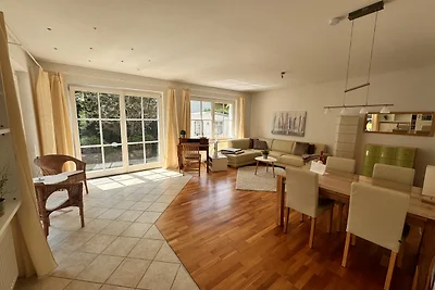 Tolles Holzhaus am Stadtrand Berlins, 700qm Garten, extra Gartenhaus